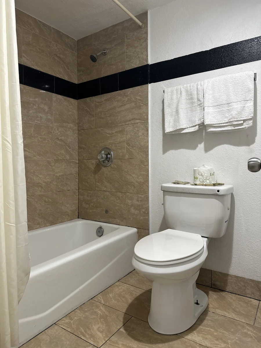 Room with 2 Queen Beds image at Star Light Inn