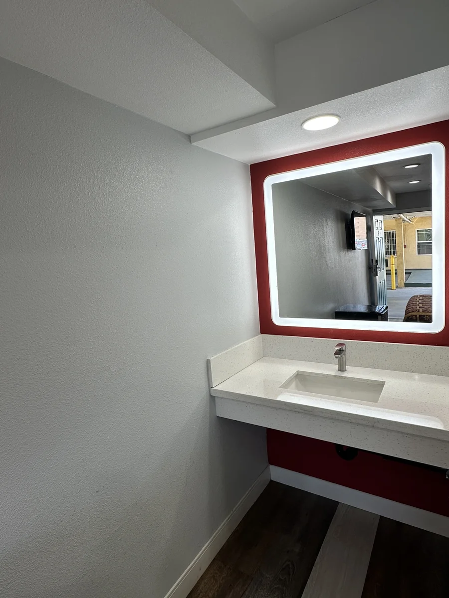 Standard Queen Room image at Star Light Inn