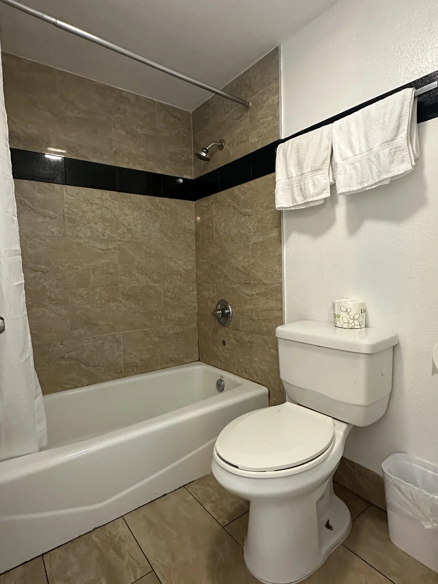 Standard Queen Room image at Star Light Inn
